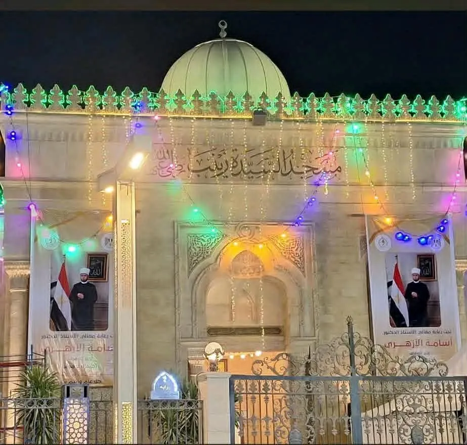الأوقاف توضح حقيقة صورة الوزير أمام مسجد السيدة زينب: المضمون قبل المشهد الأوقاف توضح حقيقة صورة الوزير أمام مسجد السيدة زينب: المضمون قبل المشهد