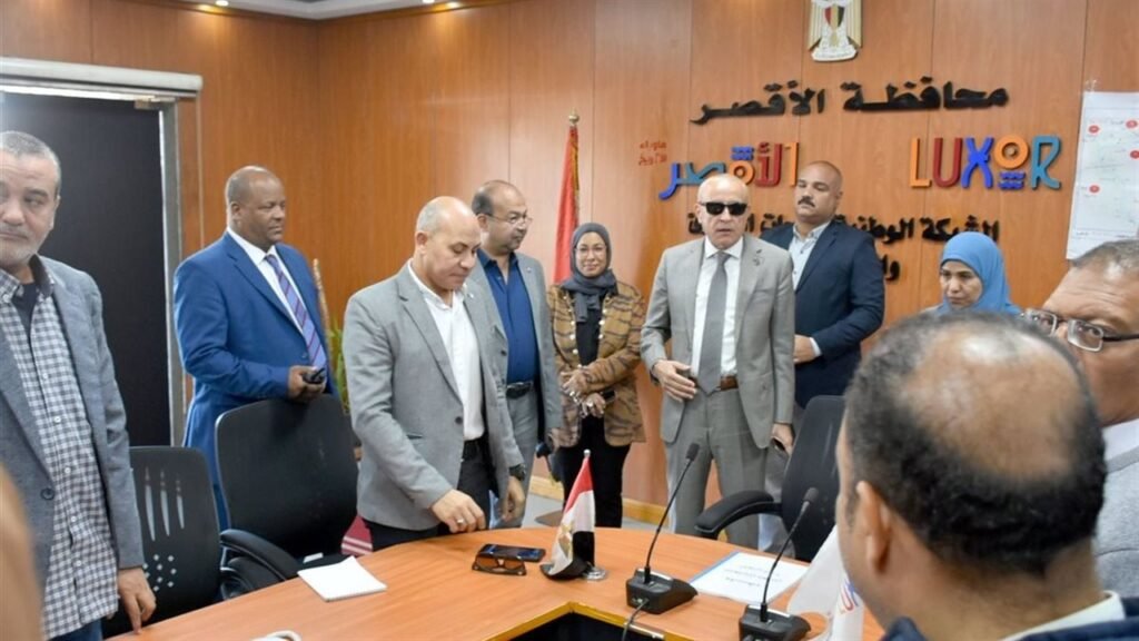 قرار مفاجئ في الأقصر.. تطبيق العمل عن بُعد يوم الأحد طوال أبريل واستثناء قطاعات حيوية