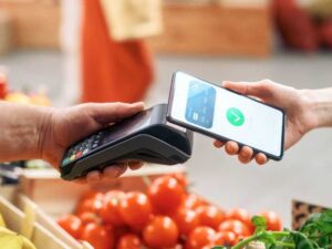 الاقتصاد غير النقدي: كيف تغيّر المدفوعات الرقمية عادات المستهلكين والتجارة؟