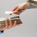 حكم القروض البنكية .. الفرق بين القرض الربوي والتمويل المباح