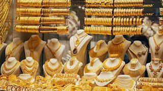 لماذا تتغير أسعار الذهب يوميًا؟ أهم العوامل التي تحرك السعر محليًا وعالميًا